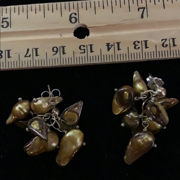 Pearls on gold filled studs - Picture 2 of 3